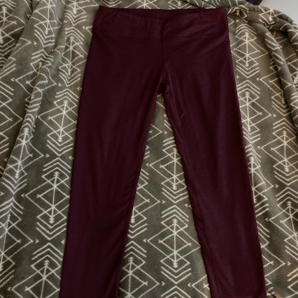 Maroon fabletics leggings